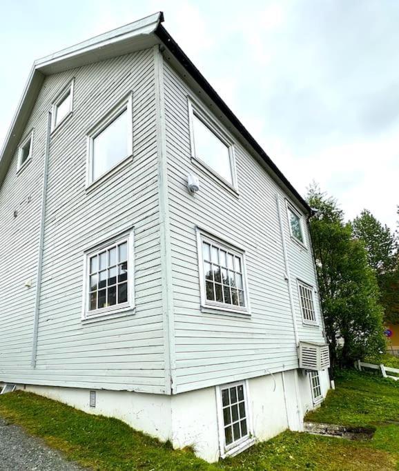 Moderne Sentral Leilighet Med 3 Soverom - Saltus Tromsø Kültér fotó